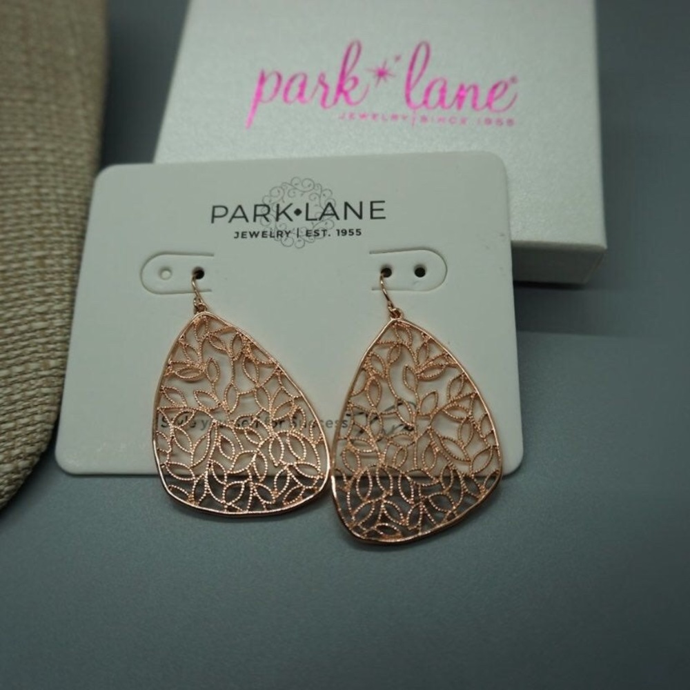 Rose gold fable filgree style fish hook earrrings